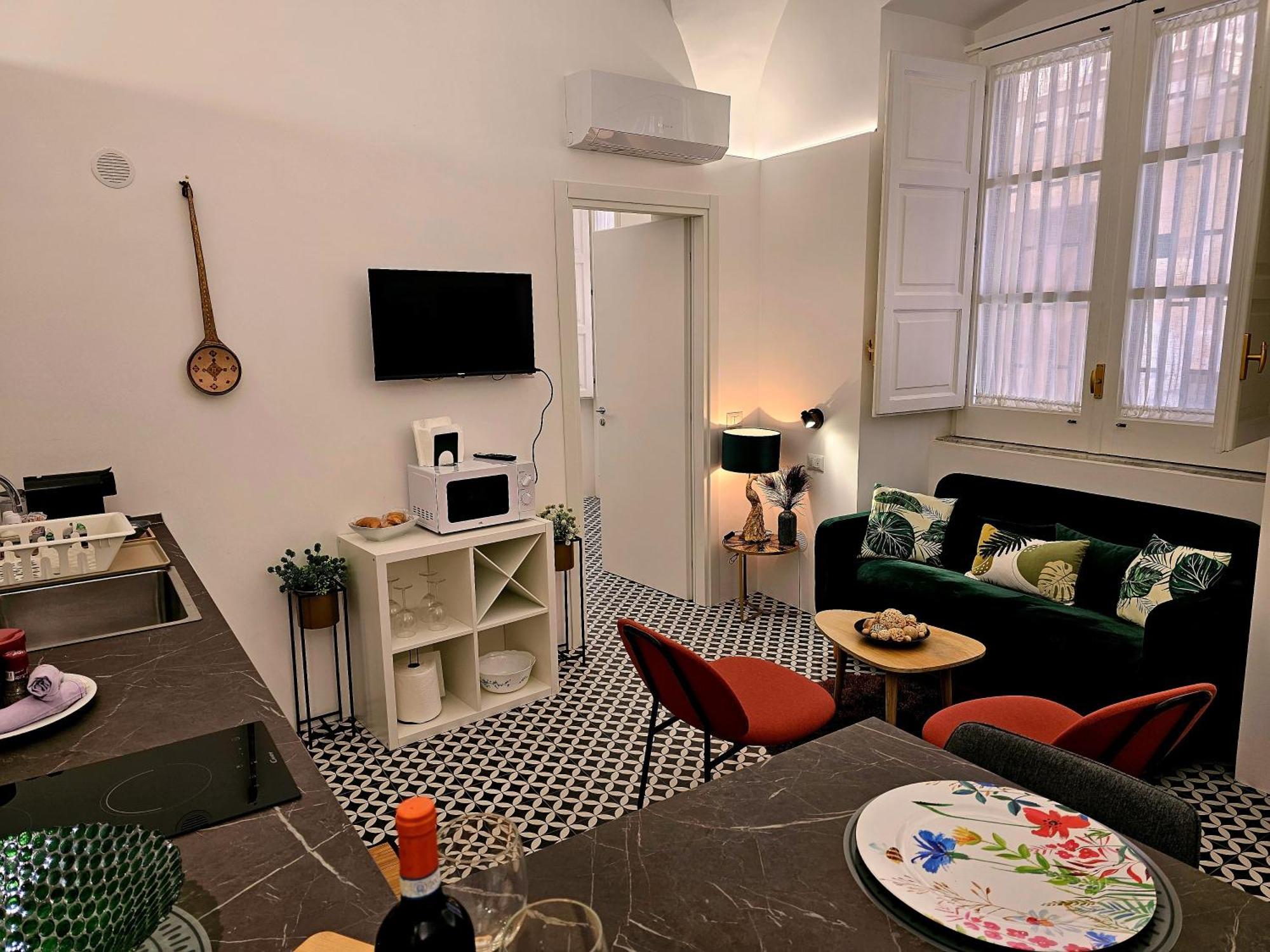 Grey House Apartment *